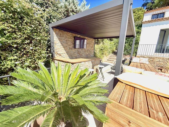 Image No.18-4 Bed House for sale