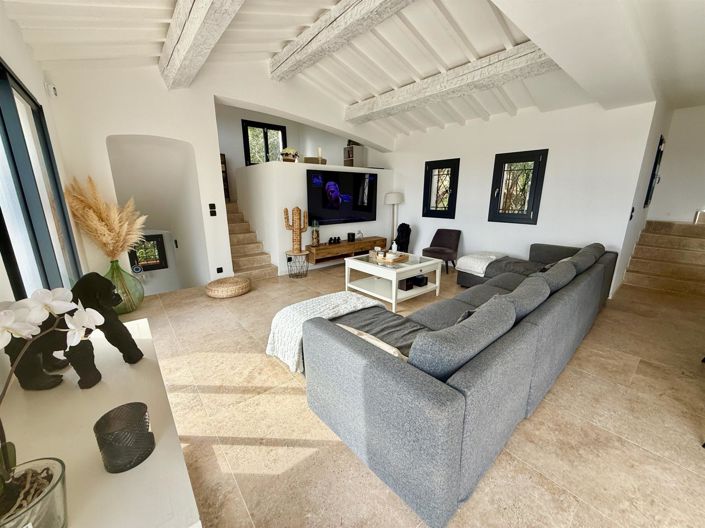 Image No.2-4 Bed House for sale