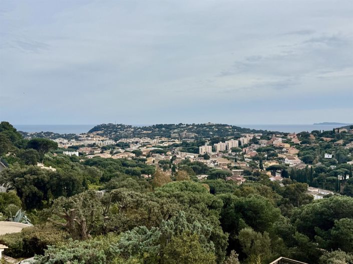 Image No.20-4 Bed House for sale