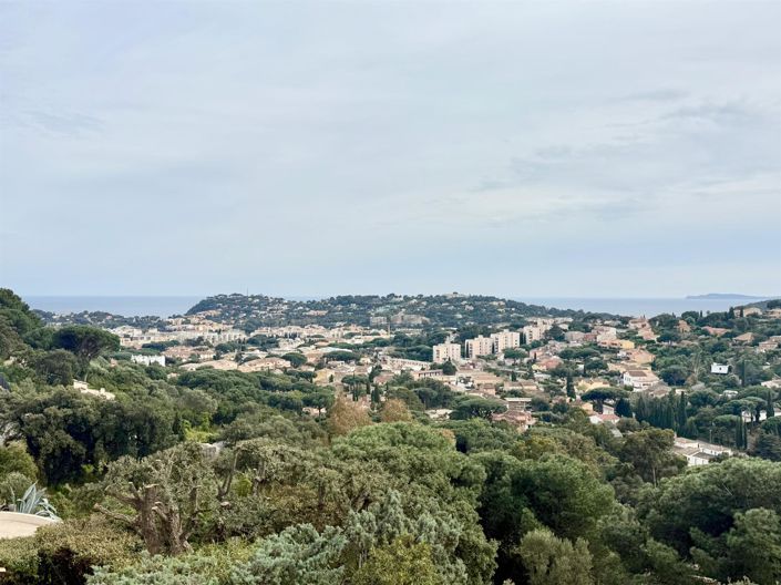 Image No.8-4 Bed House for sale