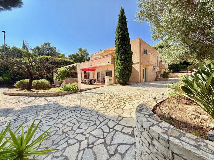 Image No.10-6 Bed House for sale