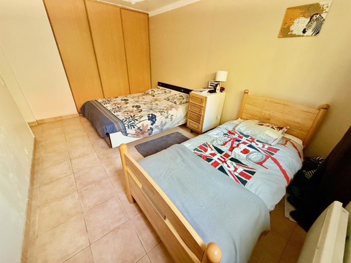 Image No.25-6 Bed House for sale