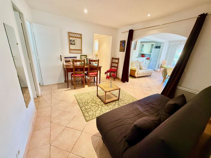 Image No.26-6 Bed House for sale