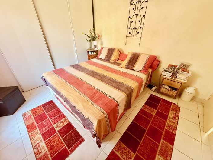 Image No.30-6 Bed House for sale