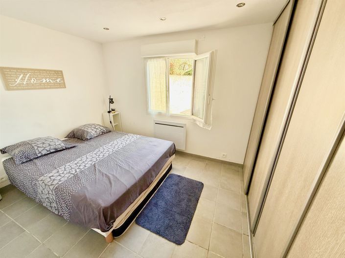 Image No.5-6 Bed House for sale