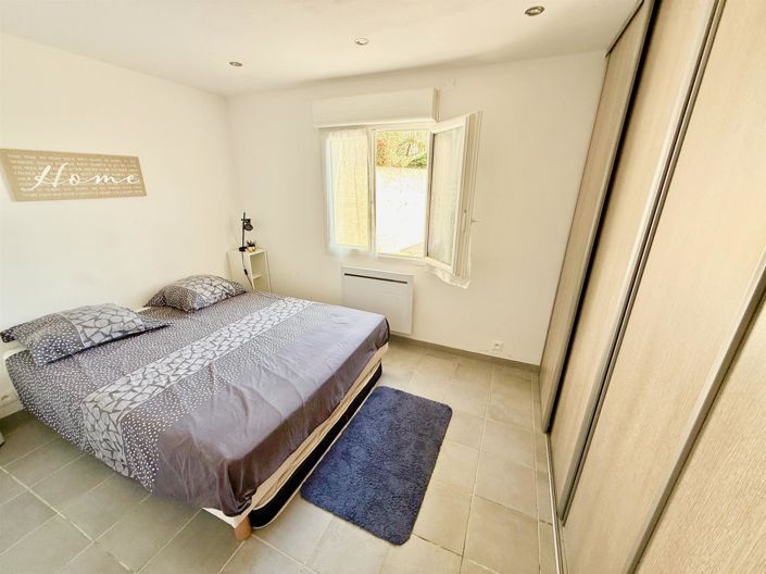 Image No.8-6 Bed House for sale