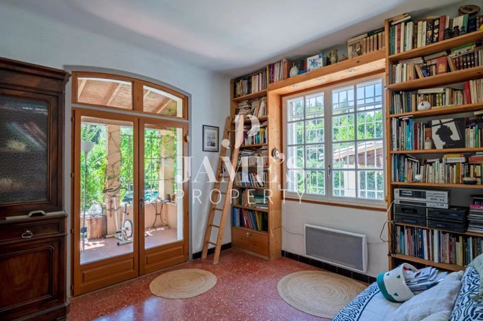 Image No.7-5 Bed House for sale