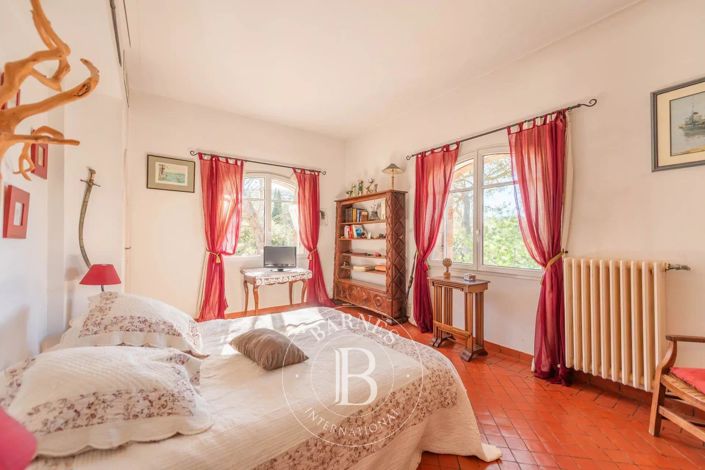 Image No.6-4 Bed House for sale