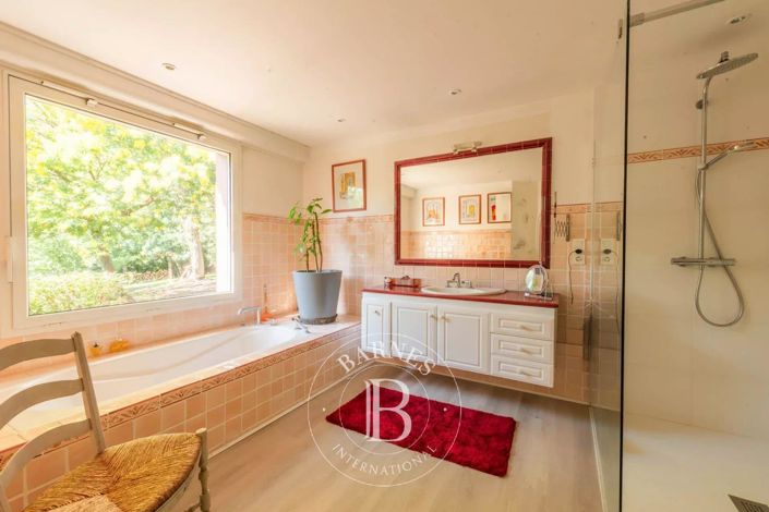 Image No.7-4 Bed House for sale