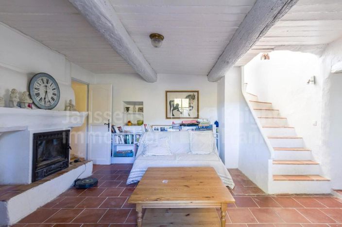 Image No.9-6 Bed House for sale