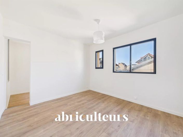 Image No.15-4 Bed House for sale