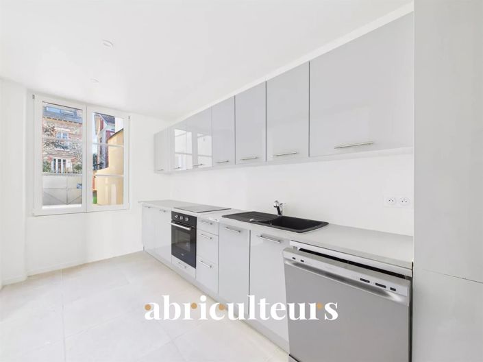 Image No.6-4 Bed House for sale