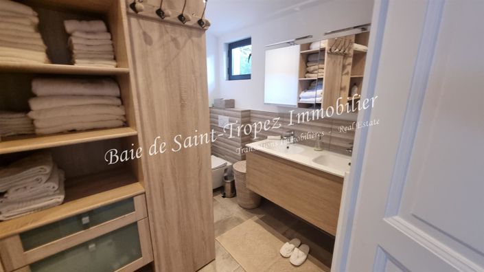 Image No.16-4 Bed House for sale