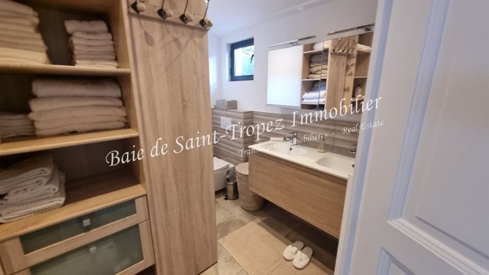 Image No.16-4 Bed House for sale