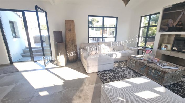 Image No.2-4 Bed House for sale