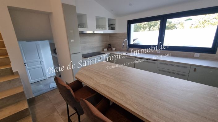 Image No.6-4 Bed House for sale