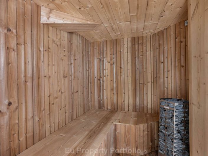 Image No.10-6 Bed House for sale