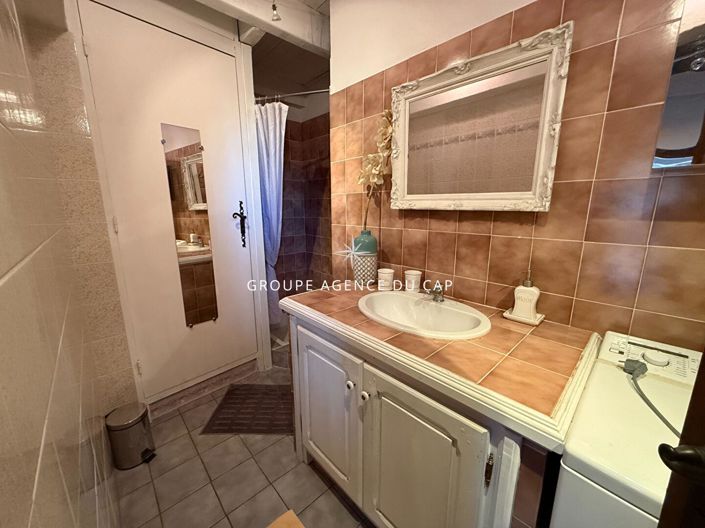 Image No.16-4 Bed House for sale