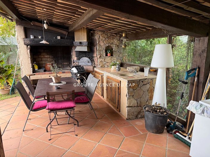 Image No.6-4 Bed House for sale