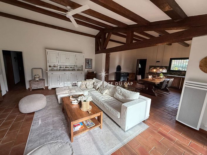 Image No.7-4 Bed House for sale