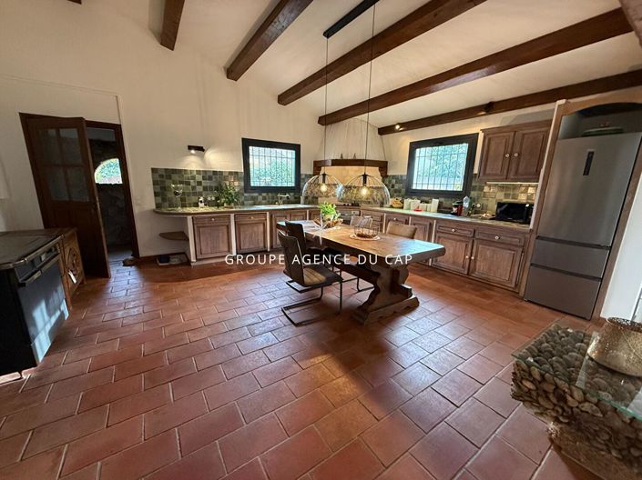 Image No.8-4 Bed House for sale