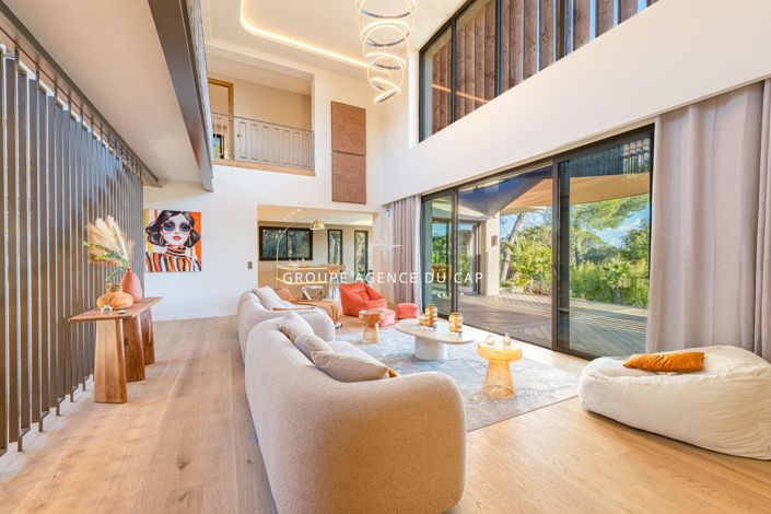 Image No.12-5 Bed House for sale