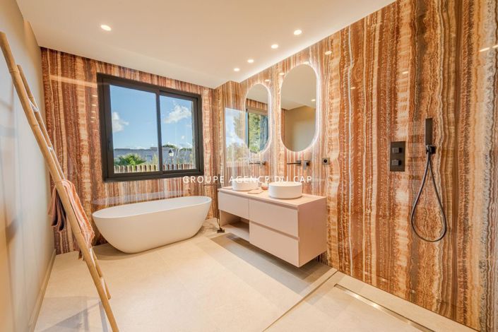 Image No.14-5 Bed House for sale