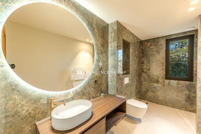 Image No.16-5 Bed House for sale