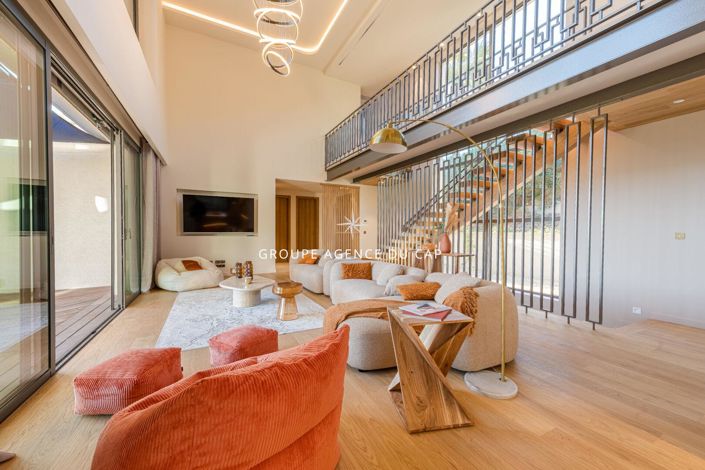 Image No.5-5 Bed House for sale