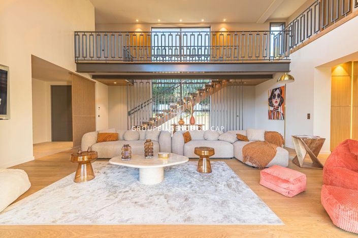 Image No.6-5 Bed House for sale