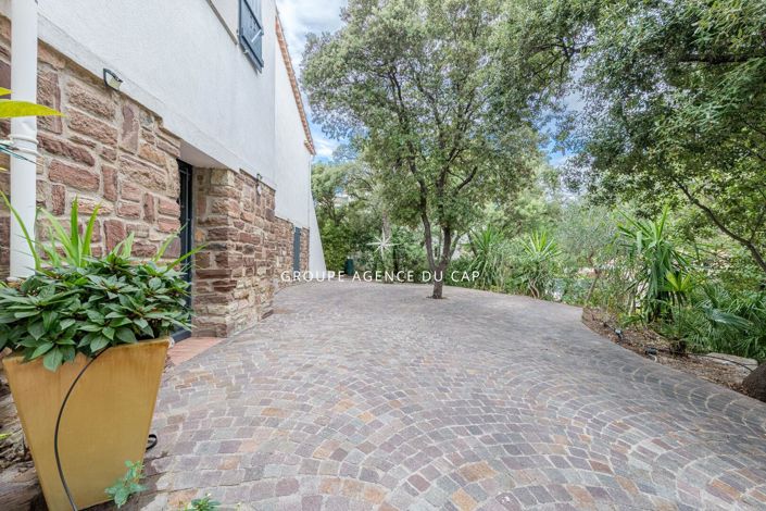 Image No.18-4 Bed House for sale