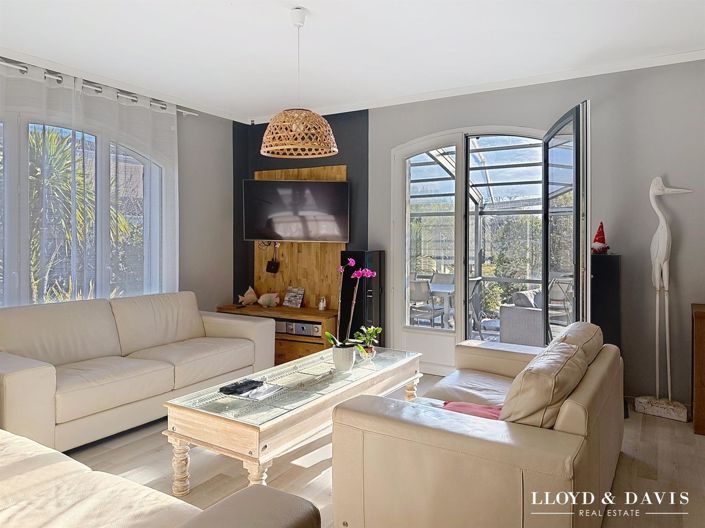 Image No.11-3 Bed House for sale