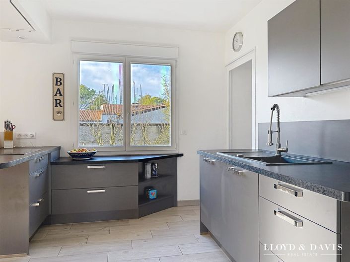 Image No.6-3 Bed House for sale