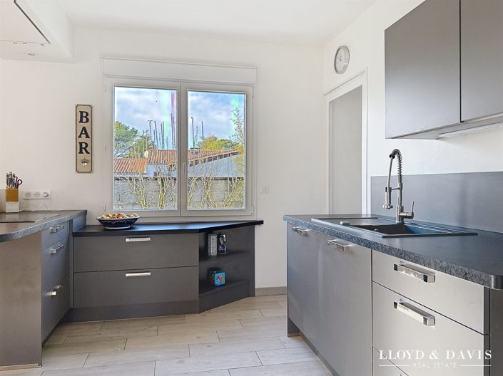 Image No.6-3 Bed House for sale