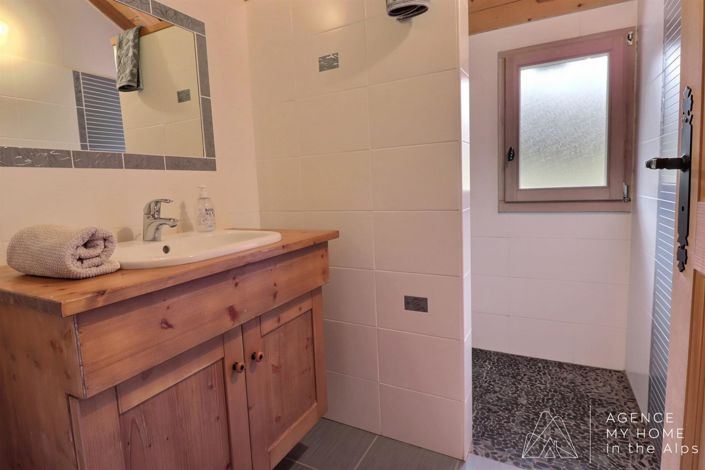 Image No.26-Propriété de 5 chambres à vendre à Le Biot