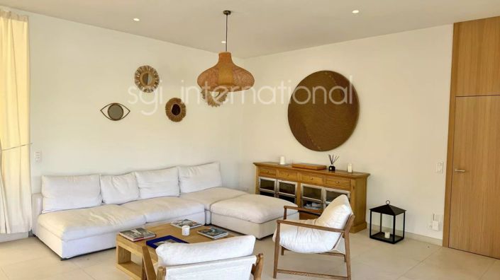 Image No.10-5 Bed House for sale