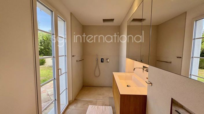 Image No.16-5 Bed House for sale