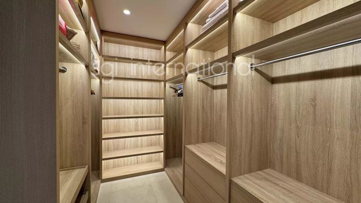 Image No.17-5 Bed House for sale