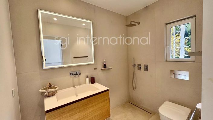 Image No.19-5 Bed House for sale