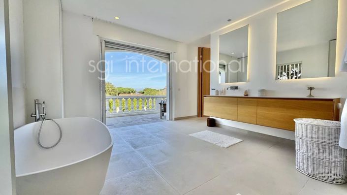 Image No.24-5 Bed House for sale