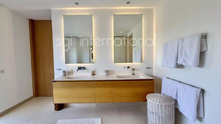 Image No.25-5 Bed House for sale