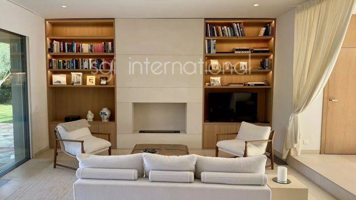 Image No.6-5 Bed House for sale