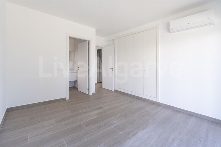 Image No.13-4 Bed House for sale