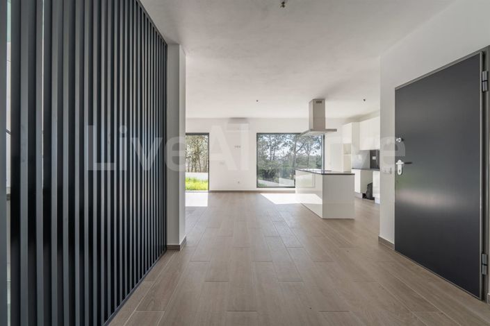 Image No.20-4 Bed House for sale