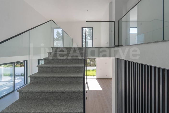 Image No.23-4 Bed House for sale