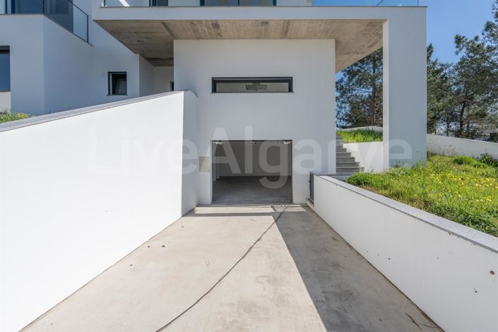 Image No.36-4 Bed House for sale