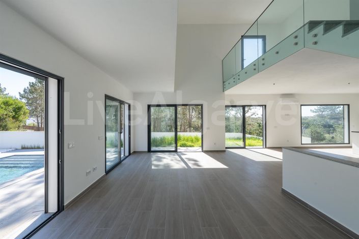 Image No.6-4 Bed House for sale