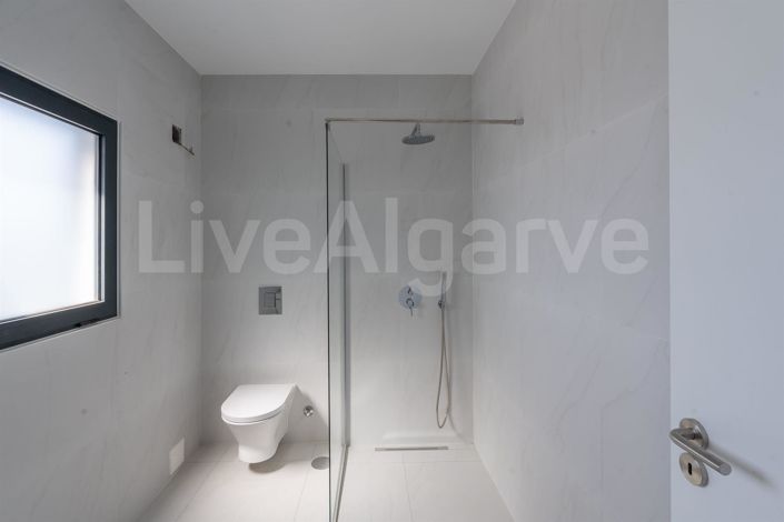 Image No.19-3 Bed House for sale