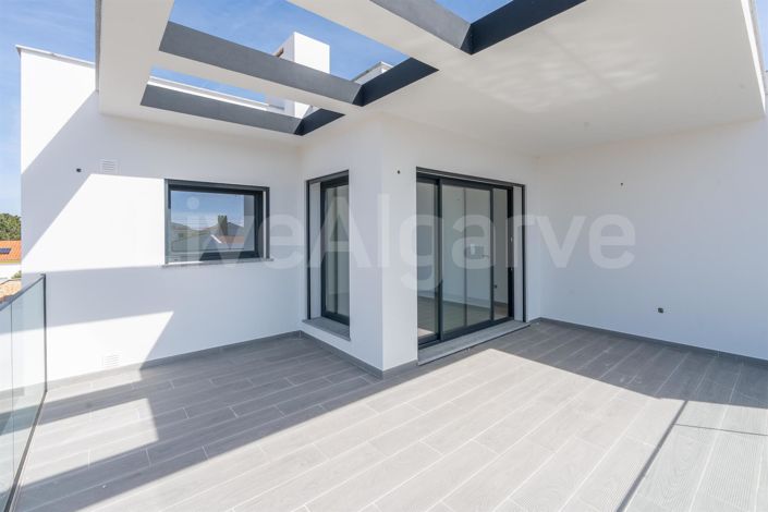 Image No.22-3 Bed House for sale