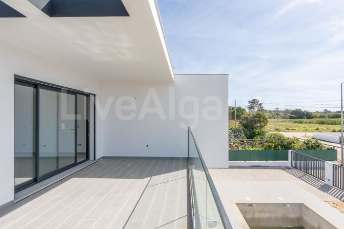 Image No.23-3 Bed House for sale